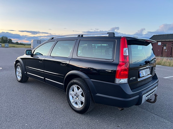 Volvo XC70 3 of 5