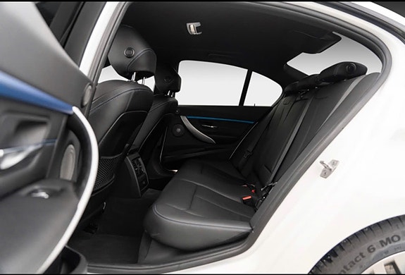 BMW 330e 14 of 16