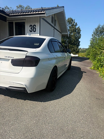 BMW 330e 5 of 16
