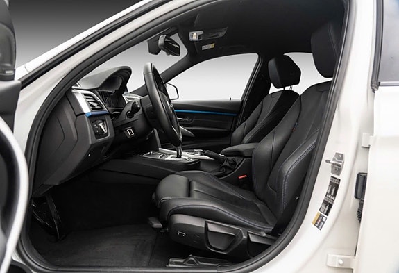 BMW 330e 10 of 16