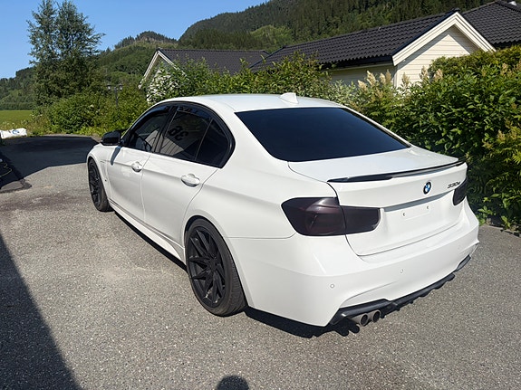 BMW 330e 3 of 16