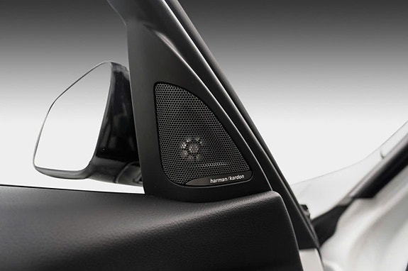 BMW 330e 11 of 16