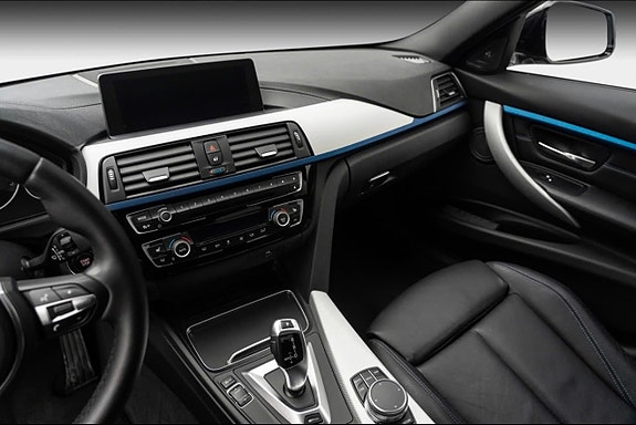 BMW 330e 13 of 16