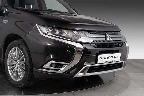 Mitsubishi Outlander 2 of 5