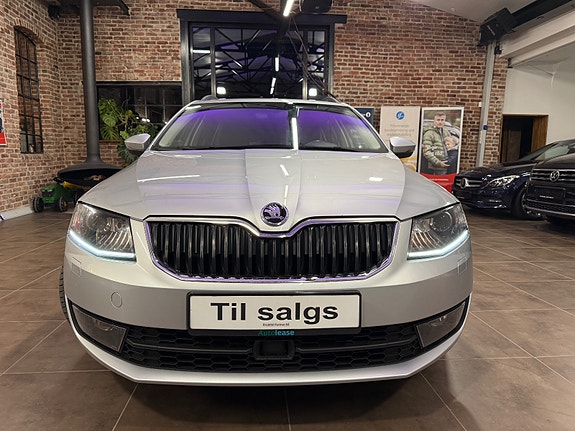 Skoda Octavia 2 of 5