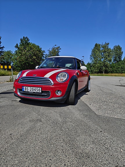 MINI Cooper 2 of 5