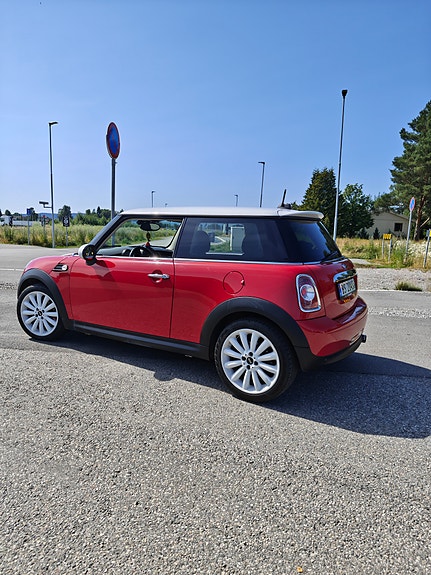 MINI Cooper 4 of 5