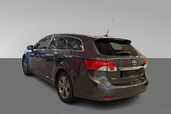 Toyota Avensis 4 of 5