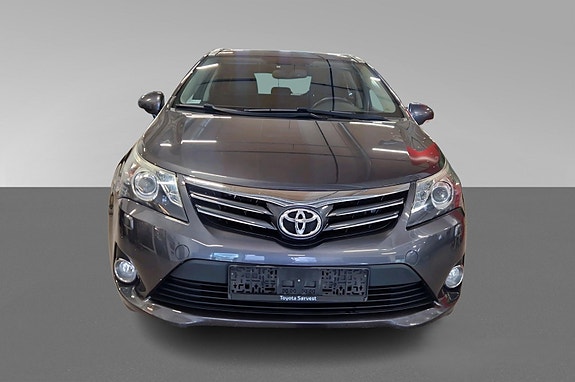 Toyota Avensis 2 of 5