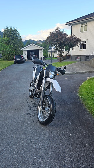 KTM LC4 640 Enduro 3 of 5
