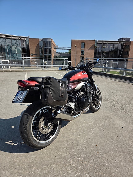 Kawasaki Z 900 RS 8 of 16