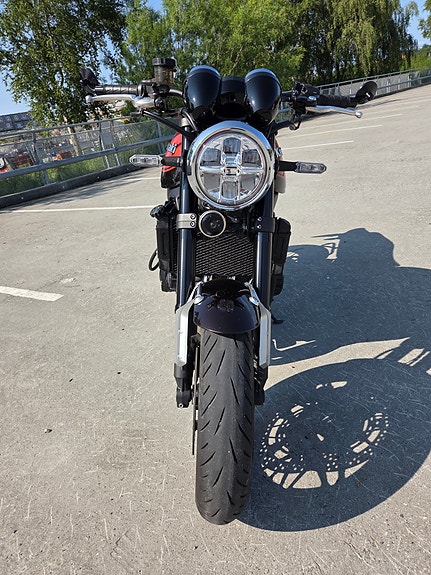 Kawasaki Z 900 RS 5 of 5