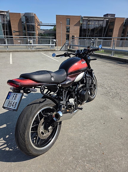 Kawasaki Z 900 RS 2 of 5