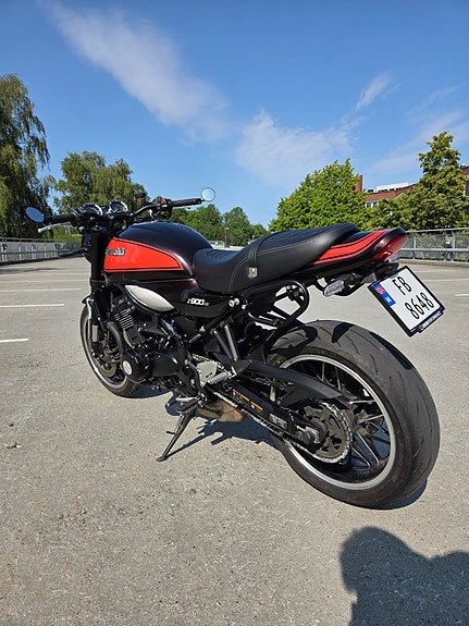 Kawasaki Z 900 RS 3 of 5