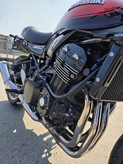 Kawasaki Z 900 RS 12 of 16