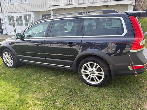 Volvo XC70 2 of 5