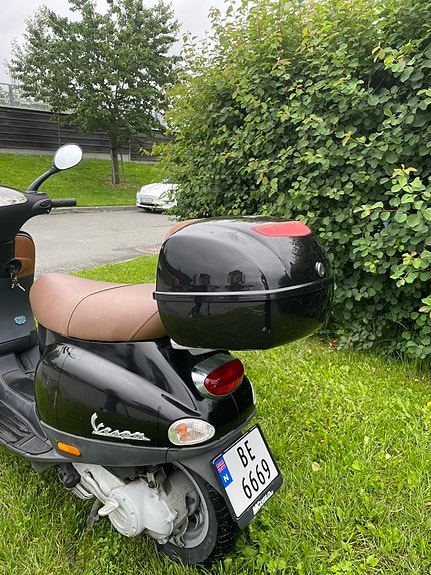 Vespa 50 3 of 9