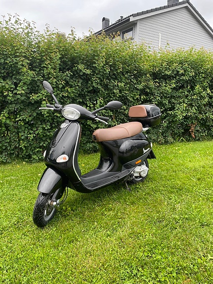 Vespa 50 5 of 9