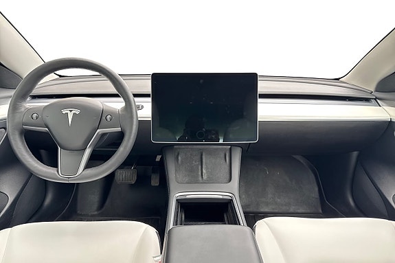 Tesla Model 3 4 of 5