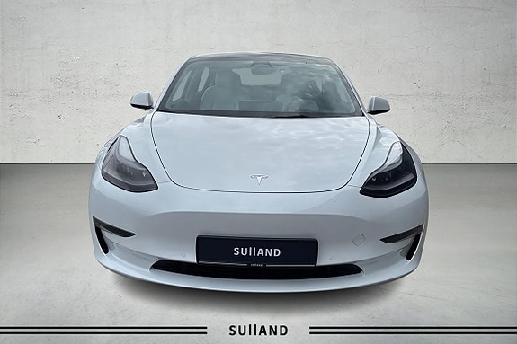 Tesla Model 3 2 of 5