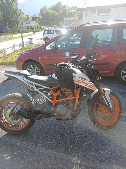 KTM 390 Duke 2 of 17