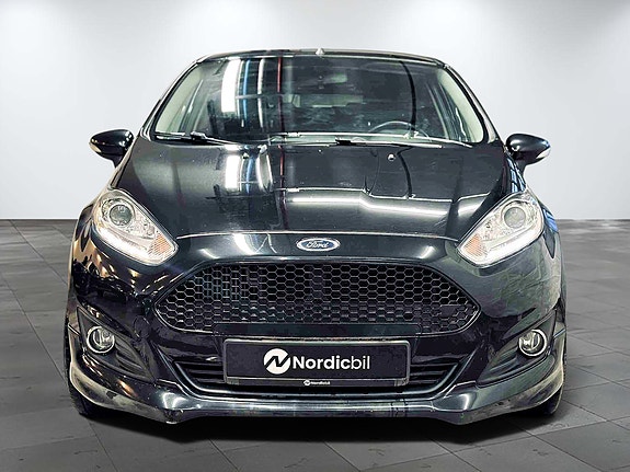 Ford Fiesta 2 of 5