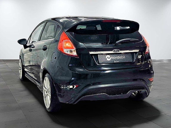 Ford Fiesta 4 of 5