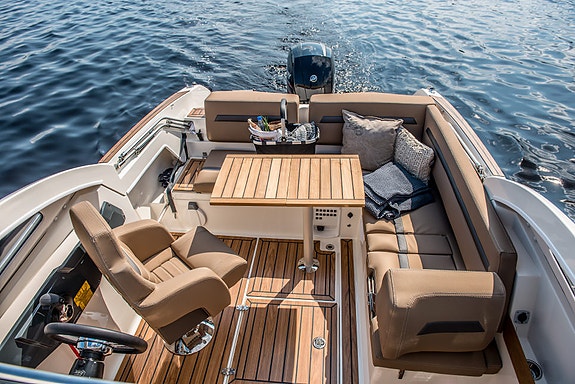 Ny pris - Flipper 640ST m/150hk, ankervinsj, integrert Garmin 5 of 11
