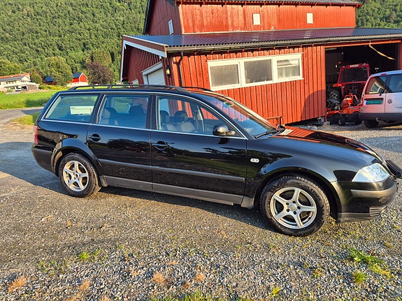 Volkswagen Passat 3 of 5