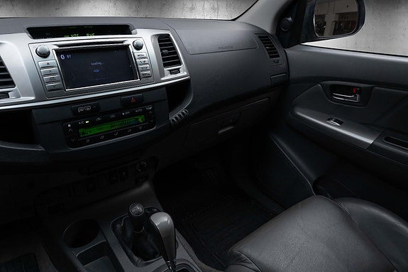 Toyota HiLux 16 of 30