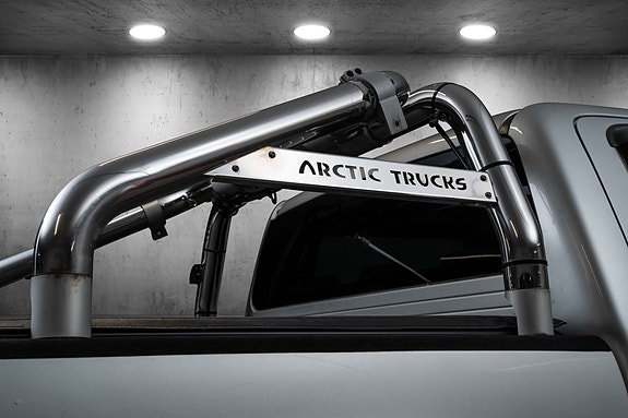 Toyota HiLux 10 of 30