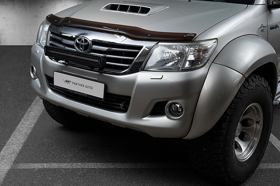 Toyota HiLux 3 of 5