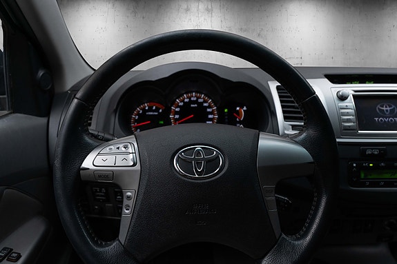 Toyota HiLux 15 of 30