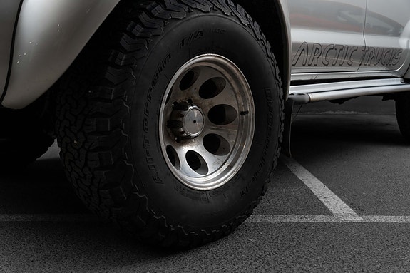 Toyota HiLux 4 of 5