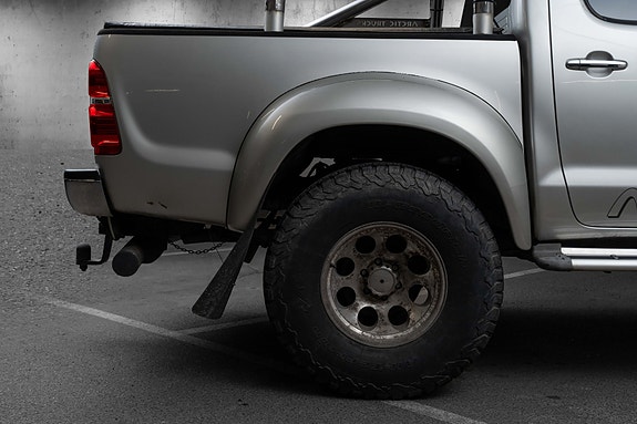 Toyota HiLux 9 of 30