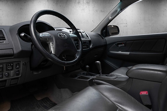 Toyota HiLux 26 of 30