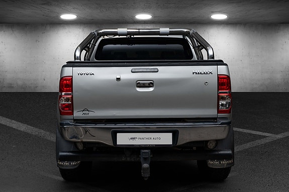 Toyota HiLux 11 of 30