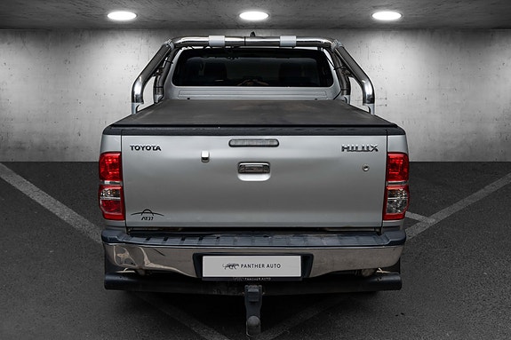 Toyota HiLux 13 of 30