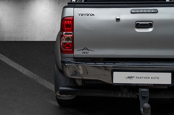 Toyota HiLux 12 of 30