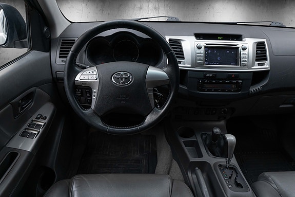 Toyota HiLux 30 of 30