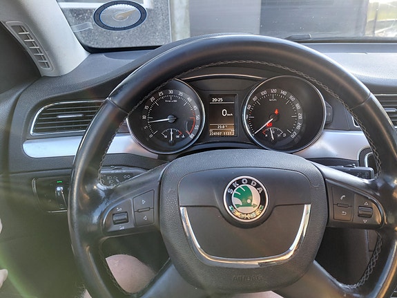 Skoda Superb 11 of 13