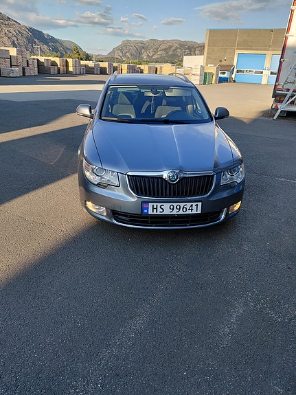 Skoda Superb 2 of 13