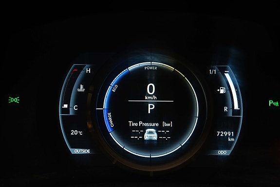 Lexus RC300h 12 of 30