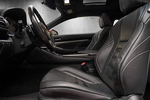 Lexus RC300h 24 of 30