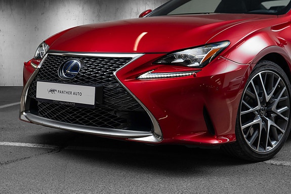 Lexus RC300h 2 of 5