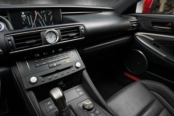Lexus RC300h 14 of 30