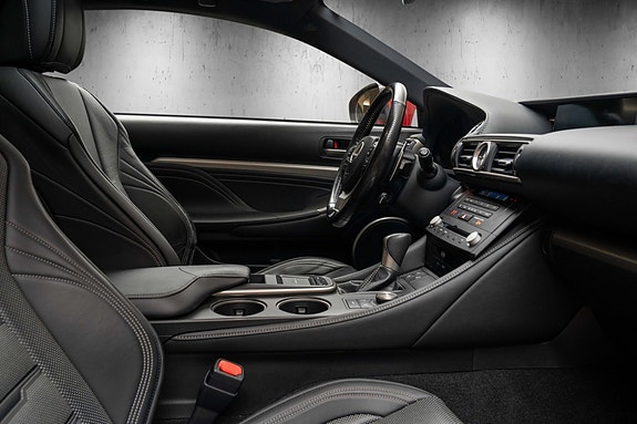 Lexus RC300h 29 of 30