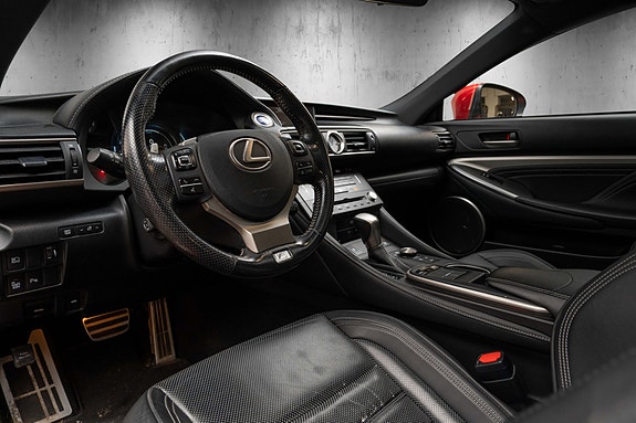 Lexus RC300h 26 of 30