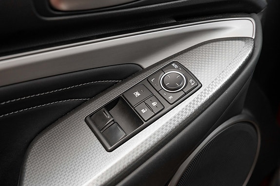 Lexus RC300h 23 of 30