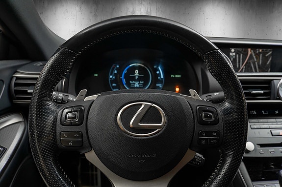 Lexus RC300h 13 of 30